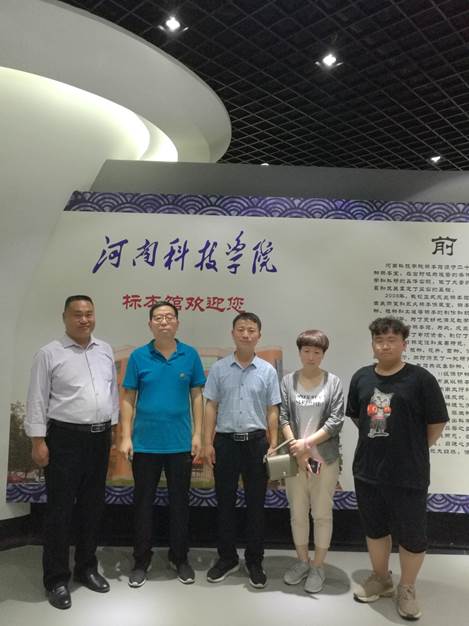 说明:C:\Users\Administrator\Desktop\汤阴县食用菌研究所所长王志军一行参观我校标本馆\IMG_20190517_172750.jpg